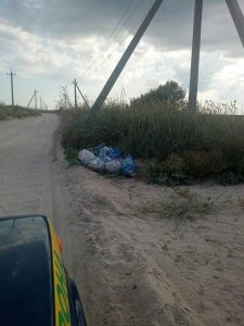 Кучи мусора: директор нацпарка в Запорожской области показал “последствия” отдыха (ФОТО)