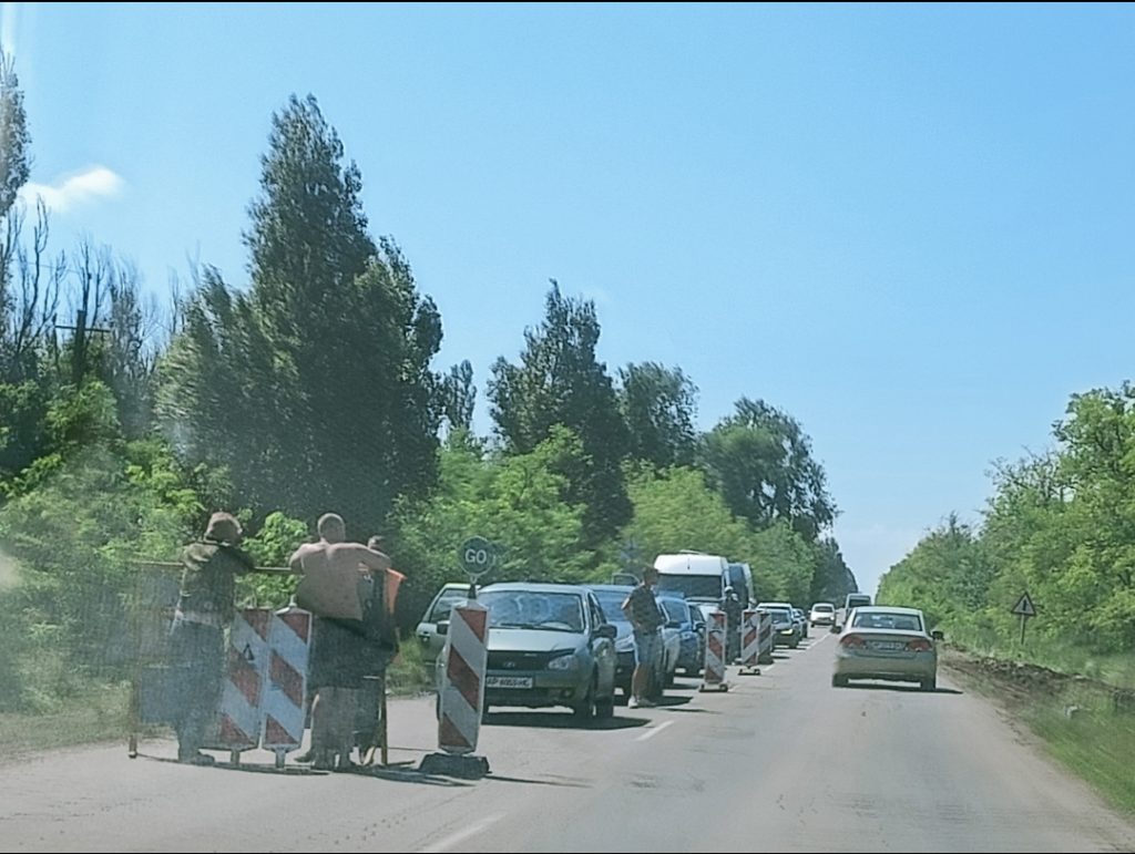Не успели: почему остановили ремонт дороги в Кирилловку