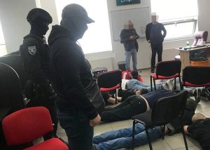 В центре Запорожья “накрыли” офис с 20-ю мошенниками (ФОТО)