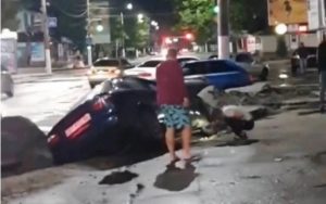 В Запорожской области Lanos провалился в траншею: момент ДТП (ФОТО, ВИДЕО)