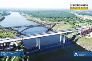 В Запорожье строят мосты круглосуточно даже в жару: вид с высоты(ФОТО)