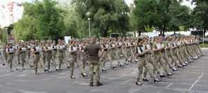 Порция критики: Минобороны показало репетицию женской “коробки” в каблуках (ФОТО)