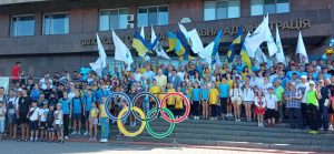 В Запорожье подняли олимпийский флаг в поддержку спортсменов (ФОТО, ВИДЕО)