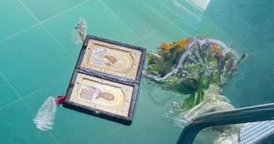 В Днепропетровской области в бассейне с иконой и цветами нашли мертвой семейную пару (ФОТО)