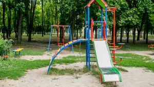 В Запорожской области дети нарисовали Адольфа Гитлера на площадке (ФОТО)