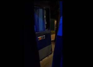 В Запорожье пассажиры маршрутки ехали с открытыми дверями (ВИДЕО)