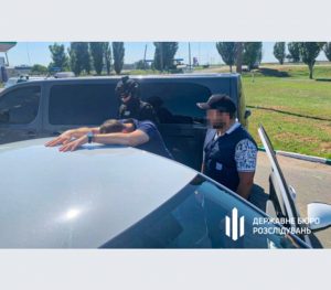 В Запорожской области на заправке задержали прокурора с 25 тысячами долларов (ФОТО, ВИДЕО)