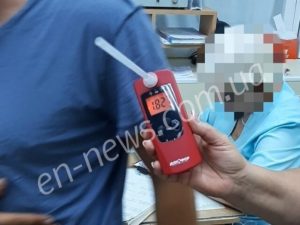 Очевидцы хотели самосуд: в Запорожской области пьяный водитель сбил насмерть пешехода (ФОТО)