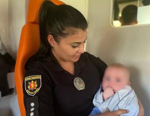 В Запорожье молодая мать бросила 6-месячного малыша: её разыскивают (ФОТО)