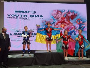 Все бои – досрочно: 15-летняя спортсменка из Орехова – чемпионка мира по ММА (ВИДЕО)