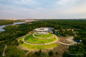 Как выглядит “Казачий круг” и курган на Хортице в Запорожье с высоты (ФОТО)