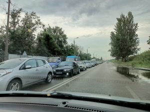 Авто разворачиваются: Запорожье остановилось в масштабных в пробках (ФОТО)
