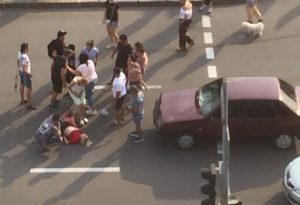 В Запорожье на пешеходном переходе сбили женщину: на месте ДТП провокации (ФОТО, ВИДЕО)