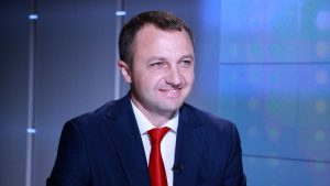 Омбудсмен призвал 34% украинцев покинуть страну