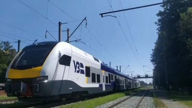 «Укрзалізниця» совместно со швейцарской Stadler будут производить новые электрички: первый поезд уже в Украине (ФОТО, ВИДЕО)