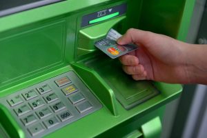 Приватбанк может неожиданно менять PIN-коды карт клиентов: что нужно знать