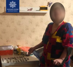 “Сдала” брата: в Запорожье женщина, обнаружив у себя дома наркотики, вызвала полицию (ФОТО)