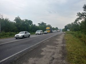 Все устремились на море: на выезде из Запорожья огромные пробки (ФОТО)