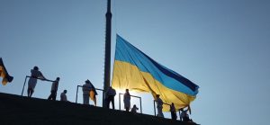 На самом высоком флагштоке Запорожья подняли флаг Украины (ФОТО, ВИДЕО)