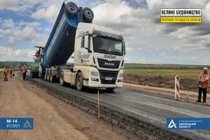В Запорожской области ремонтируют трассу М-14 (ФОТО)