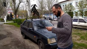 Оба в больнице: в Запорожской области случилась стычка “Дорожного контроля” и водителя (ВИДЕО)