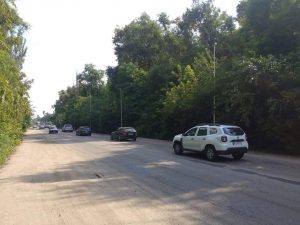 В Запорожье устанавливают освещение на пути к “Эпицентру” (ФОТО)