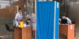 Бустерная доза вакцины от COVID-19: какие побочные эффекты возникают