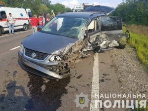 Легковушка влетела в “лоб” грузовика на трассе в Запорожской области (ФОТО)