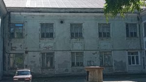 “Думала, что попала в барак”: как выглядит разрушающийся инклюзивно-ресурсный центр в Запорожье (ФОТО)