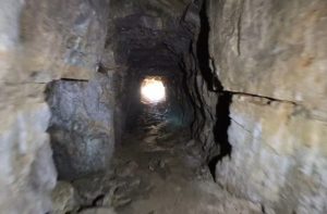 Здесь и сейчас ищут золото: брошенную шахту-прииск показали в Запорожской области (ВИДЕО)