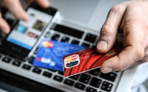 Залишилася без житла та втратила 10 тисяч: як жителька Запоріжжя потрапила на гачок шахраїв