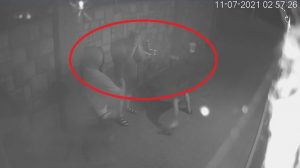 Нокаутировал молотком под камерами: в Запорожье засняли бесчинства ОПГ (ВИДЕО), – соцсеть