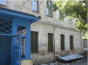 За 2,5 миллиона продают “убитое” здание больницы в Запорожской области: как оно выглядит изнутри (ФОТО)