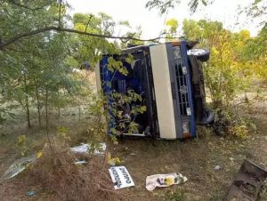 Автобус с пассажирами из Запорожья перевернулся в кювете: есть пострадавшие (ФОТО)