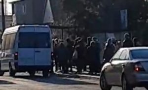 “Ребенка выгнали из 3-х маршруток”: массовое недовольство из-за ограничения транспорта в Запорожской области