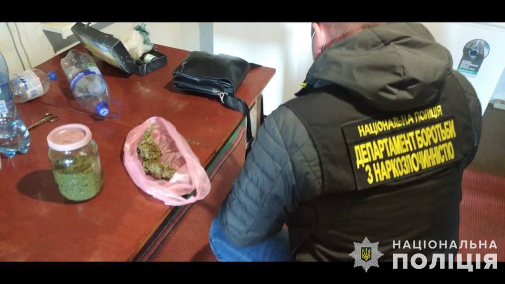 У 62-летней женщины нашли 200 грамм наркотиков в Запорожской области