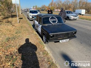ВАЗ, перекрашенный под авто полиции, остановили в Запорожской области (ФОТО)