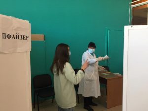 В Запорожье уже вакцинируют детей от COVID-19: как записаться и какой препарат колют