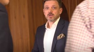 Опубликовано видео нападения на журналистов в кабине главы Укрэксимбанка Мецгера