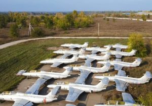 Блогеры показали изнутри заброшенные самолеты под Запорожьем (ВИДЕО)