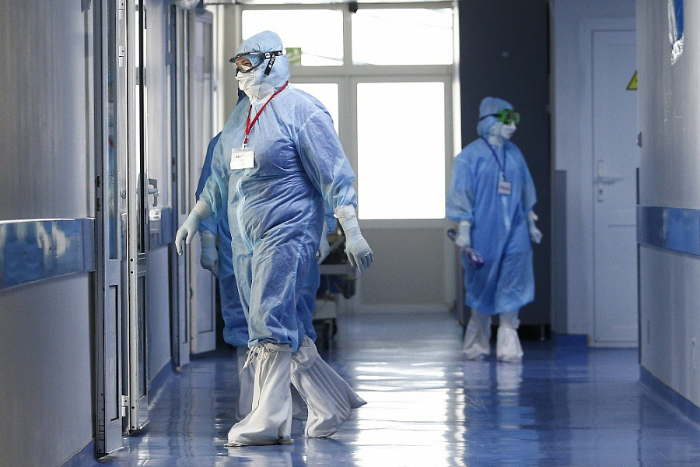«Скорые» привозят пациентов каждые 10 минут в ковидный госпиталь Запорожской области (ФОТО)