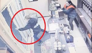 Малолетний грабитель магазина попал на видео в Запорожской области
