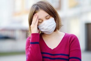 В МОЗ назвали симптомы легкой формы коронавируса: как они меняются