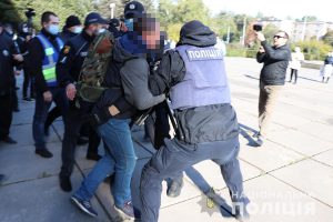 В Запорожье скрутили активистов во время митинга перед сессией облсовета и завели на них дело (ФОТО, ВИДЕО)
