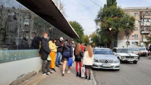 Запись на 10 дней вперед и огромные очереди: где и как в Запорожье сделать прививку от COVID-19