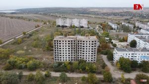 Безжизненные многоэтажки: депрессивный город под Запорожьем показали с высоты (ВИДЕО)