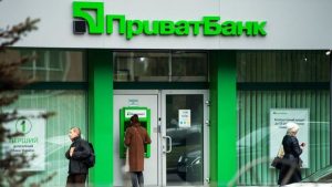 Клиентам ПриватБанка массово угрожают отключением карт: как этого избежать