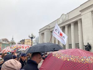 В Киеве Раду окружили противники принудительной вакцинации (ФОТО, ВИДЕО)