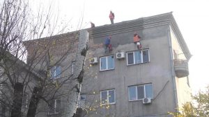 Около 50% жильцов уже вернулись в свои квартиры: что сейчас происходит в сгоревшем доме по улице Медведева в Запорожье (ФОТО)
