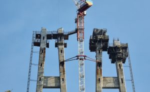 Как выглядит затягивание вант на мосту в Запорожье глазами рабочих (ФОТО)